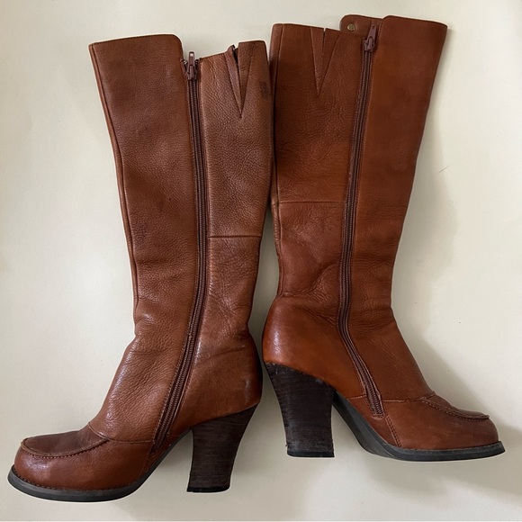 Brown leather heel boots - Picture 3 of 4
